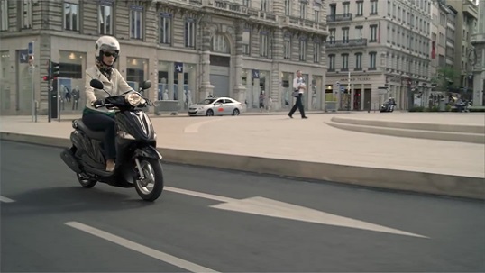 Scooter MBK flipper élégance urbaine urban lyon plus de prod publicité